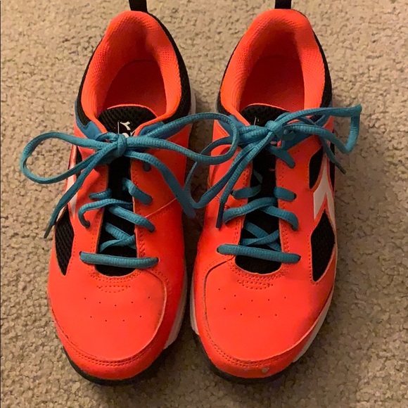 TENNIS SHOES!!!! - Picture 2 of 5